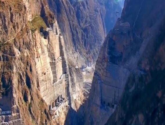 為建烏東德水電站，在峽谷底部挖90米深洞穴，用來(lái)干嘛的？