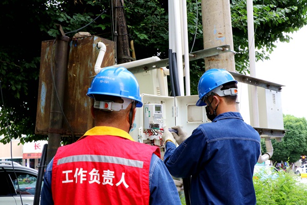 國網(wǎng)伊犁供電公司：嚴(yán)抓“小”現(xiàn)場，推進(jìn)“大”安全