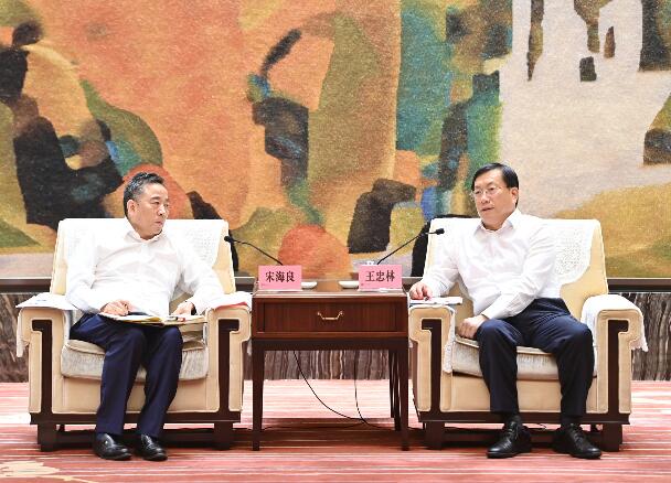 宋海良拜會(huì)武漢市委書(shū)記王忠林、市長(zhǎng)周先旺