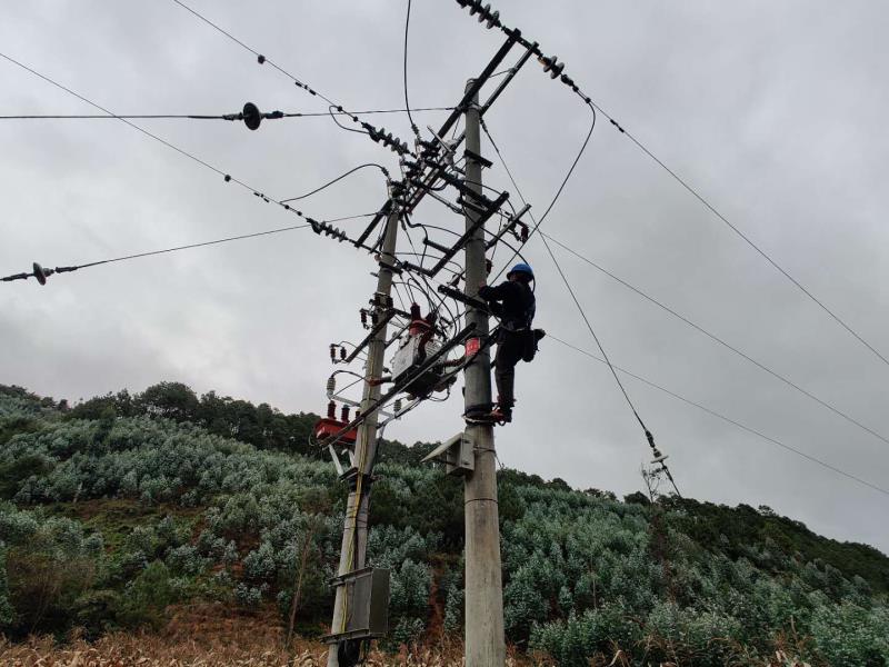 臨滄云縣供電局開展線路維護(hù)消缺，大幅提升供電可靠性
