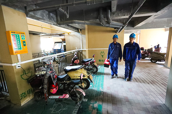“小電驢”充電更安全了！寧?？h24393個充電接口完成升級改造