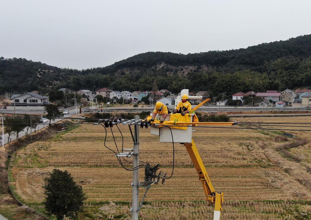 國(guó)網(wǎng)余姚市供電公司：寒潮中配網(wǎng)改造，發(fā)電車保障居民溫暖度冬
