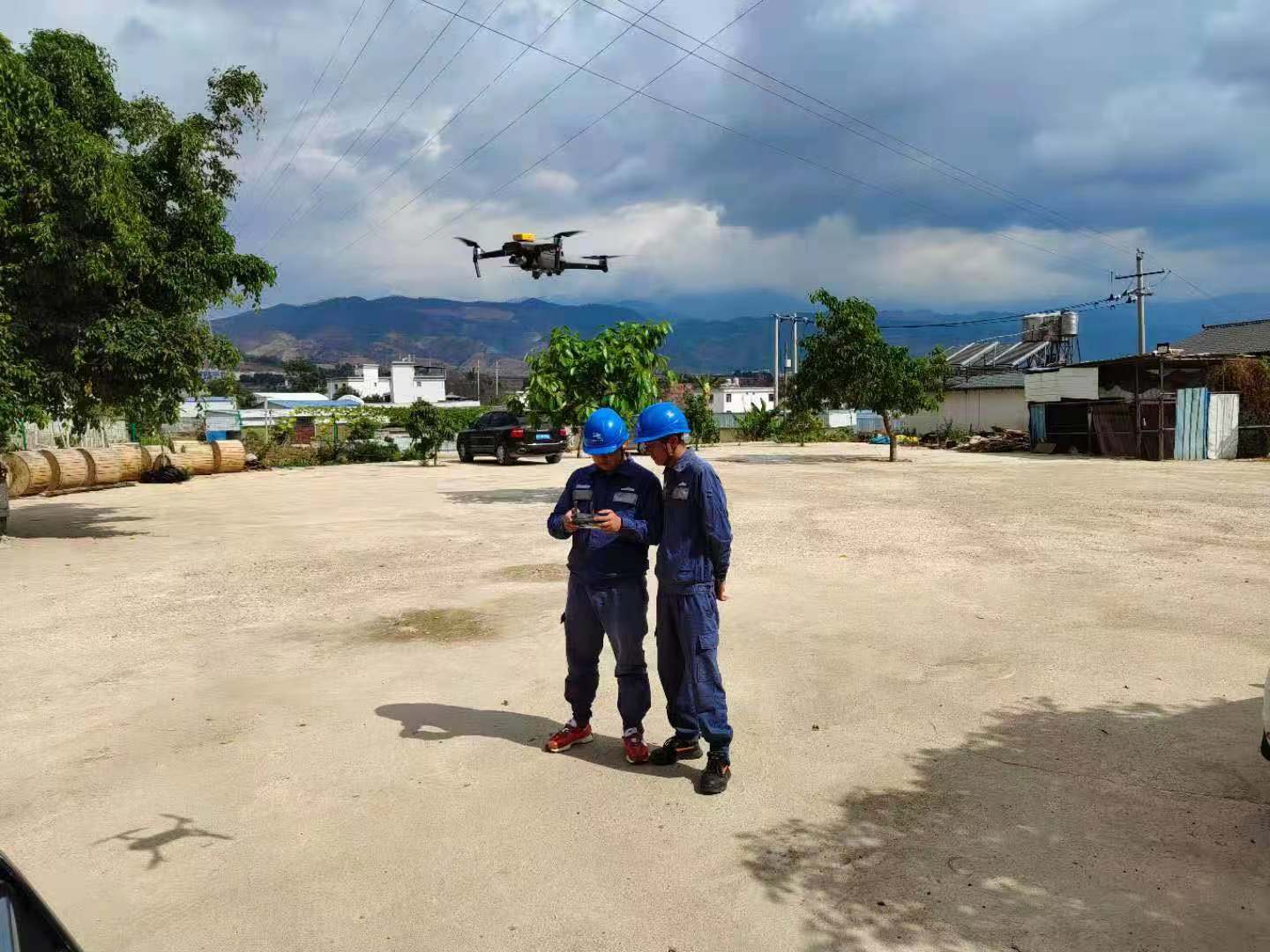 臨滄云縣供電局為建黨百年?！半姟弊o(hù)航
