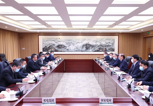辛保安、張智剛與哈電集團(tuán)董事長(zhǎng)曹志安、總經(jīng)理吳偉章會(huì)談