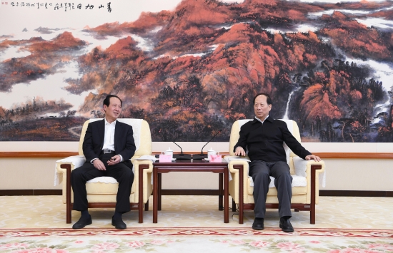 丁焰章拜會(huì)內(nèi)蒙古自治區(qū)黨委書(shū)記、人大常委會(huì)主任石泰峰