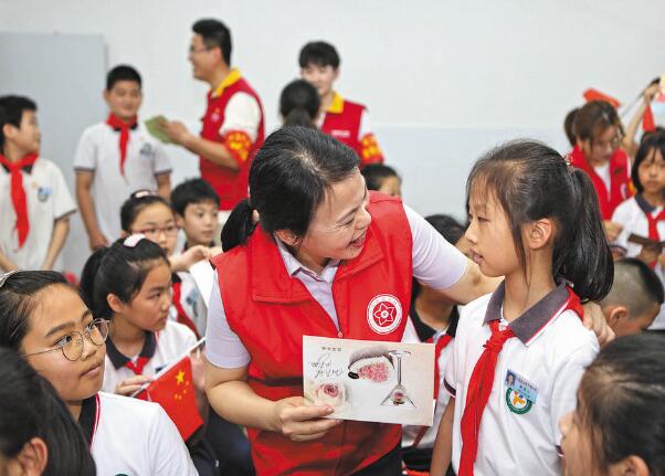 浙江永嘉縣紅十三愛心社25年，幫助4630名貧困學生