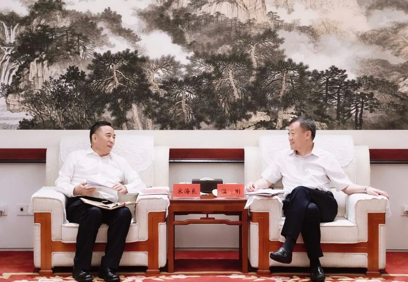 宋海良孫洪水與中國融通集團(tuán)董事長溫剛、總經(jīng)理馬正武座談