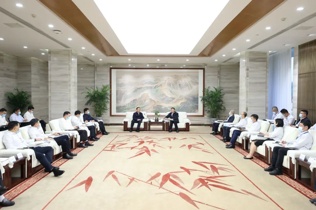 國(guó)家電網(wǎng)公司董事長(zhǎng)、黨組書(shū)辛保安與東方電氣集團(tuán)董事長(zhǎng)俞培根、總經(jīng)理徐鵬會(huì)談