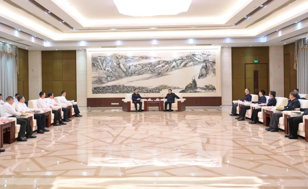 國家電網(wǎng)公司董事長、黨組書辛保安與四川省委書記王曉暉會(huì)談