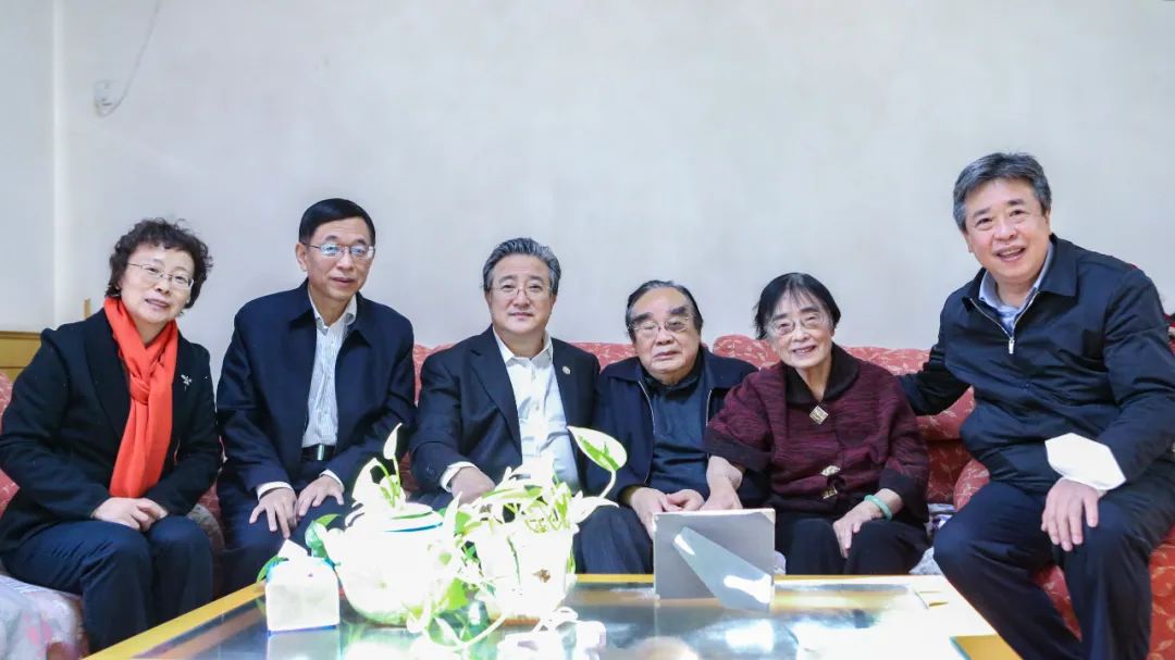 余劍鋒春節(jié)前夕看望慰問核工業(yè)老領導蔣心雄、陳肇博