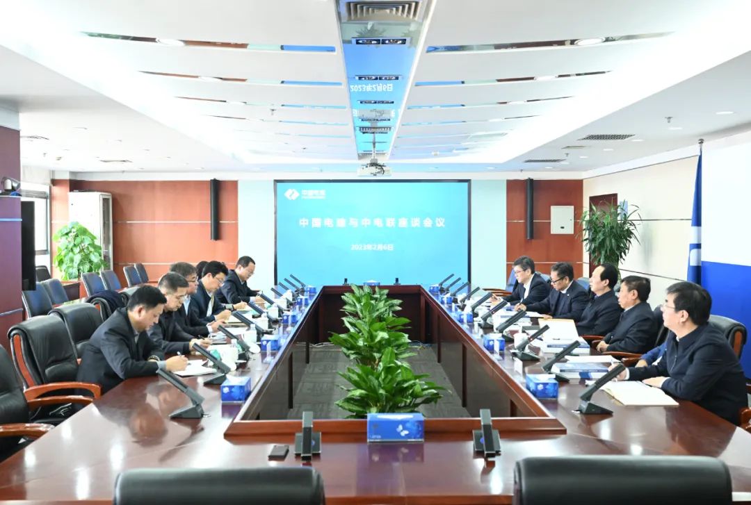 中國電建黨委書記、董事長丁焰章與中國電力企業(yè)聯(lián)合會黨委委員、秘書長郝英杰舉行座談