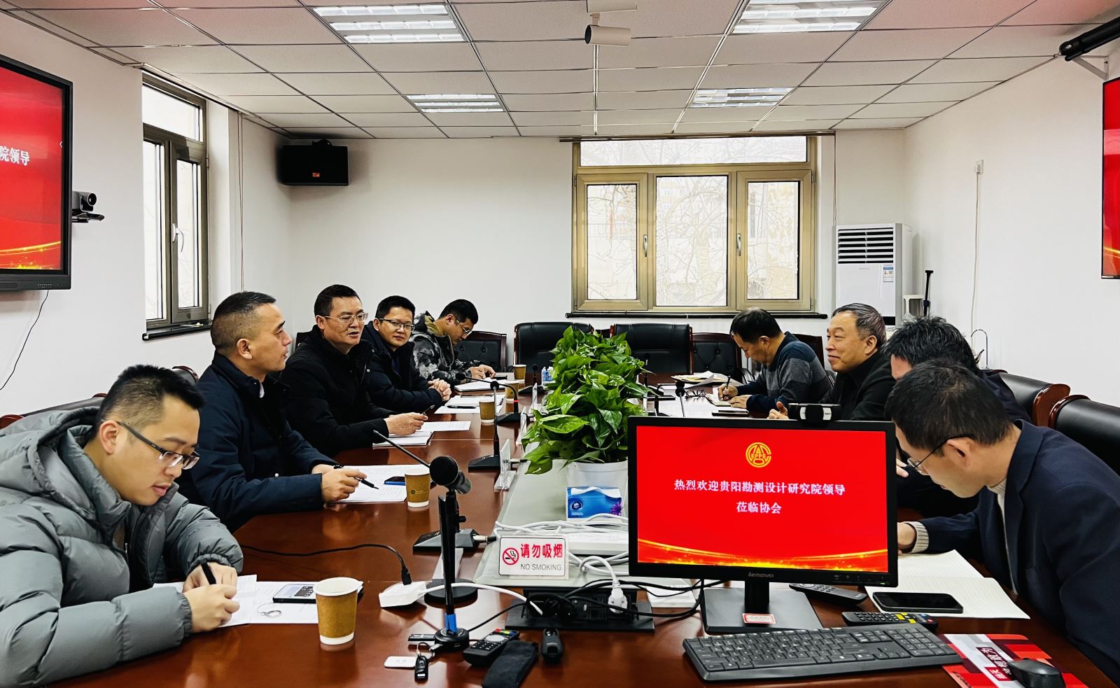中國(guó)電力規(guī)劃設(shè)計(jì)協(xié)會(huì)李愛(ài)民與中國(guó)電建貴陽(yáng)院、國(guó)網(wǎng)江蘇電力設(shè)計(jì)咨詢公司領(lǐng)導(dǎo)座談交流