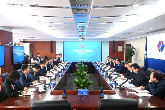 中國電建黨委書記、董事長丁焰章與中國誠通集團(tuán)黨委書記、董事長朱碧新會談