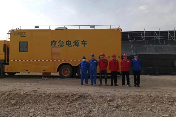 烏海市千里山供電公司：保電路上，我們一直在