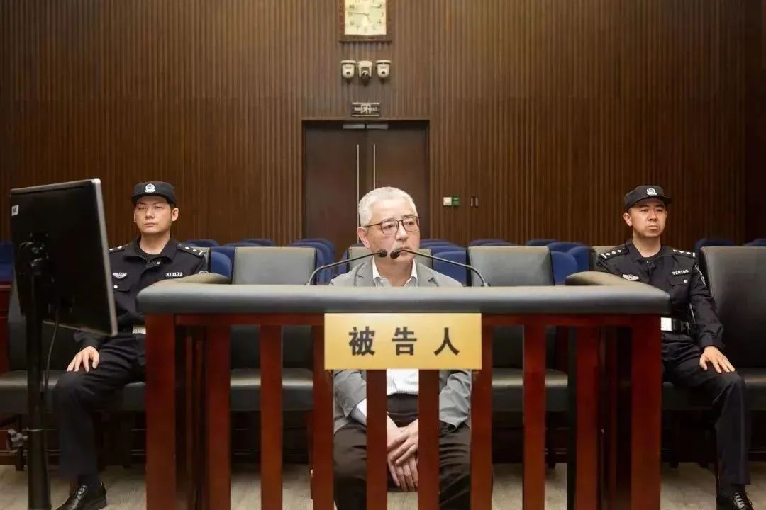 被控受賄1.56億，原上海電氣集團股份有限公司總裁、董事長鄭建華受審