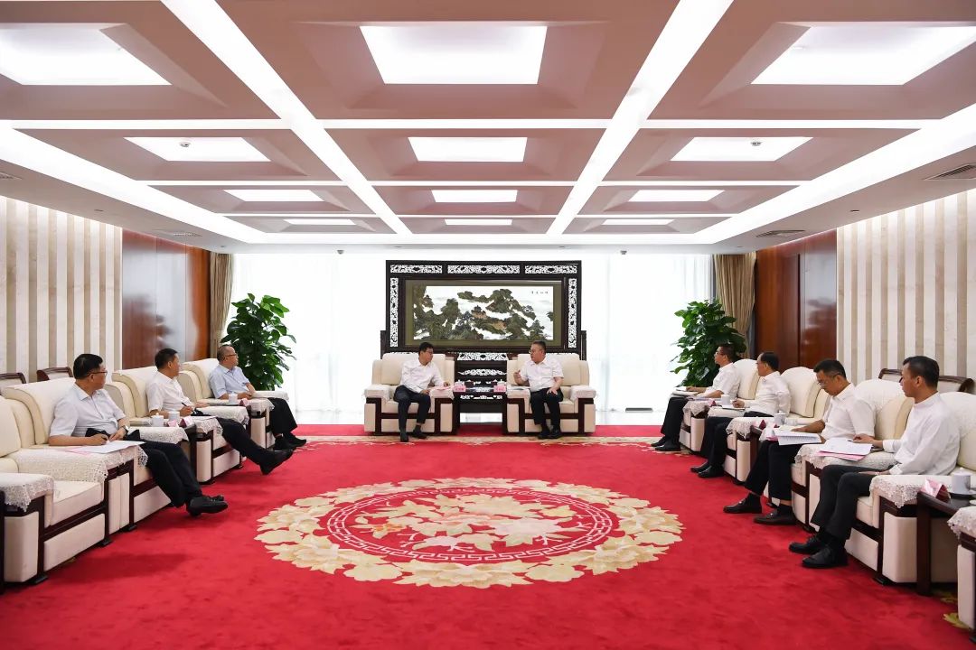 葉向東與甘肅省委常委、副省長張錦剛舉行會談