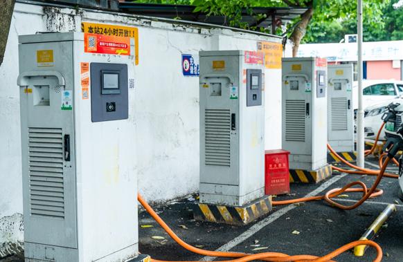 新能源汽車日漸增多，充電樁使用亂象如何管?