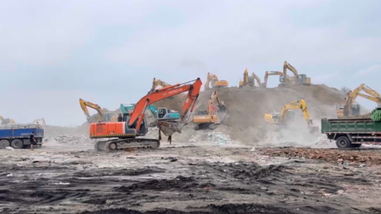【防汛救災(zāi) 央企行動】爭分奪秒加固堤壩，中建集團馳援天津防汛抗洪一線