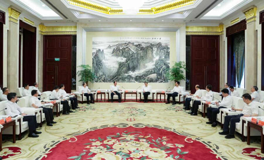 中國(guó)電建黨委書(shū)記、董事長(zhǎng)丁焰章拜會(huì)貴州省委書(shū)記徐麟、省長(zhǎng)李炳軍