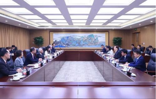 國(guó)家電網(wǎng)與香港中電集團(tuán)推動(dòng)清潔能源開發(fā)利用、促進(jìn)新能源發(fā)展等方面深化合作