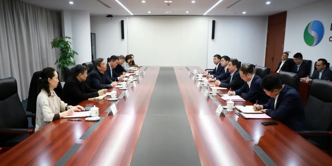 中國電氣裝備黨委書記、董事長(zhǎng)白忠泉會(huì)見上海市經(jīng)濟(jì)和信息化委員會(huì)副主任戎之勤