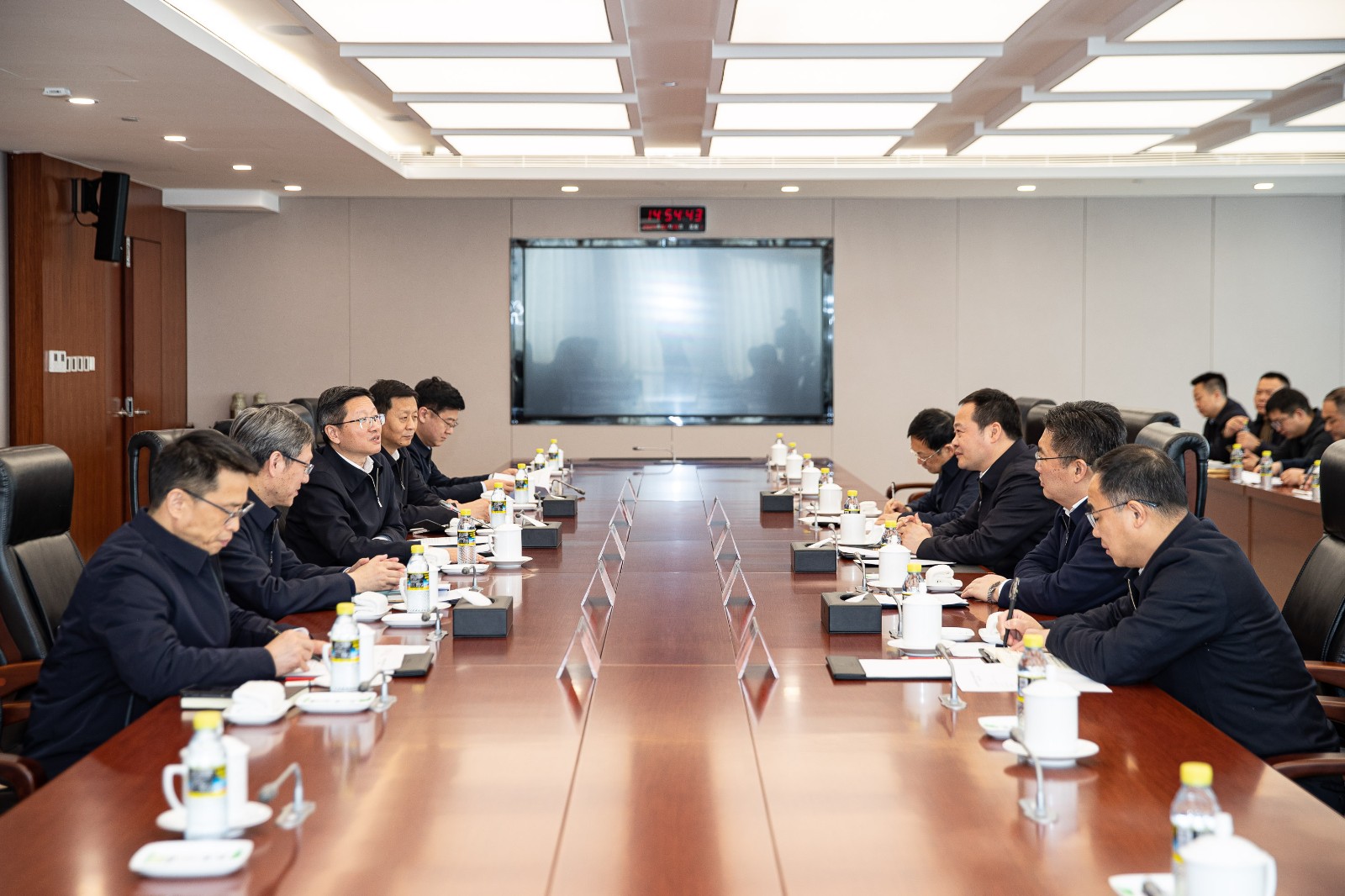 國家能源集團公司總經(jīng)理、黨組副書記余兵會見上饒市委書記陳云