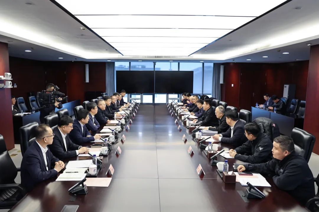 華電集團(tuán)黨組副書記、總經(jīng)理葉向東與北京市副市長高朋舉行會談