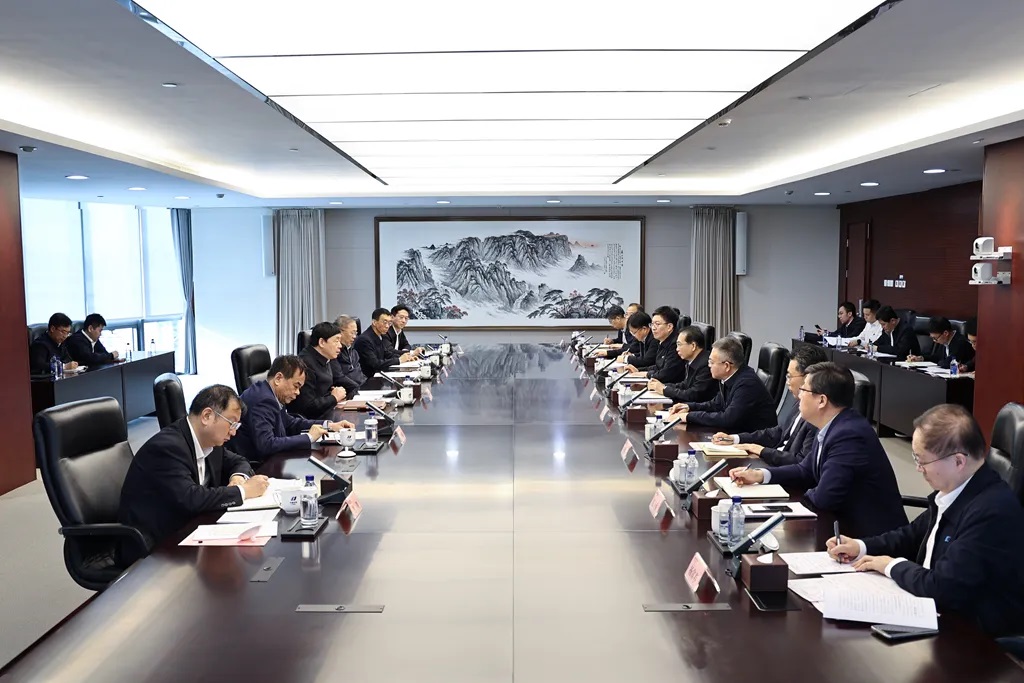 華電集團(tuán)董事長江毅、總經(jīng)理葉向東與國家電網(wǎng)董事長、黨組書記張智剛會談