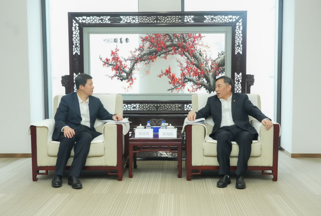 中國(guó)能建黨委書記、董事長(zhǎng)宋海良與臨沂市市長(zhǎng)張寶亮?xí)? width=