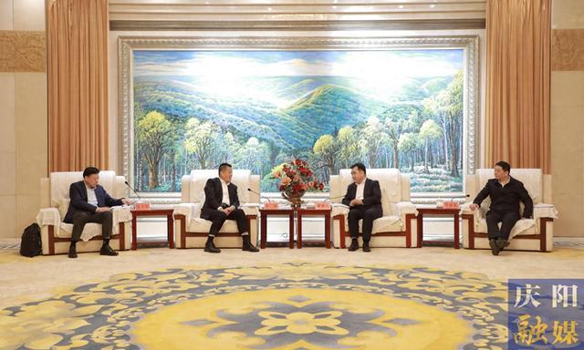 慶陽市委書記黃澤元、市長周繼軍與山東能源集團(tuán)黨委書記、董事長李偉一行座談