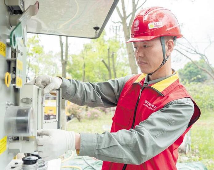 賀彪：星城萬家燈火，“帶電護衛(wèi)”用心守候