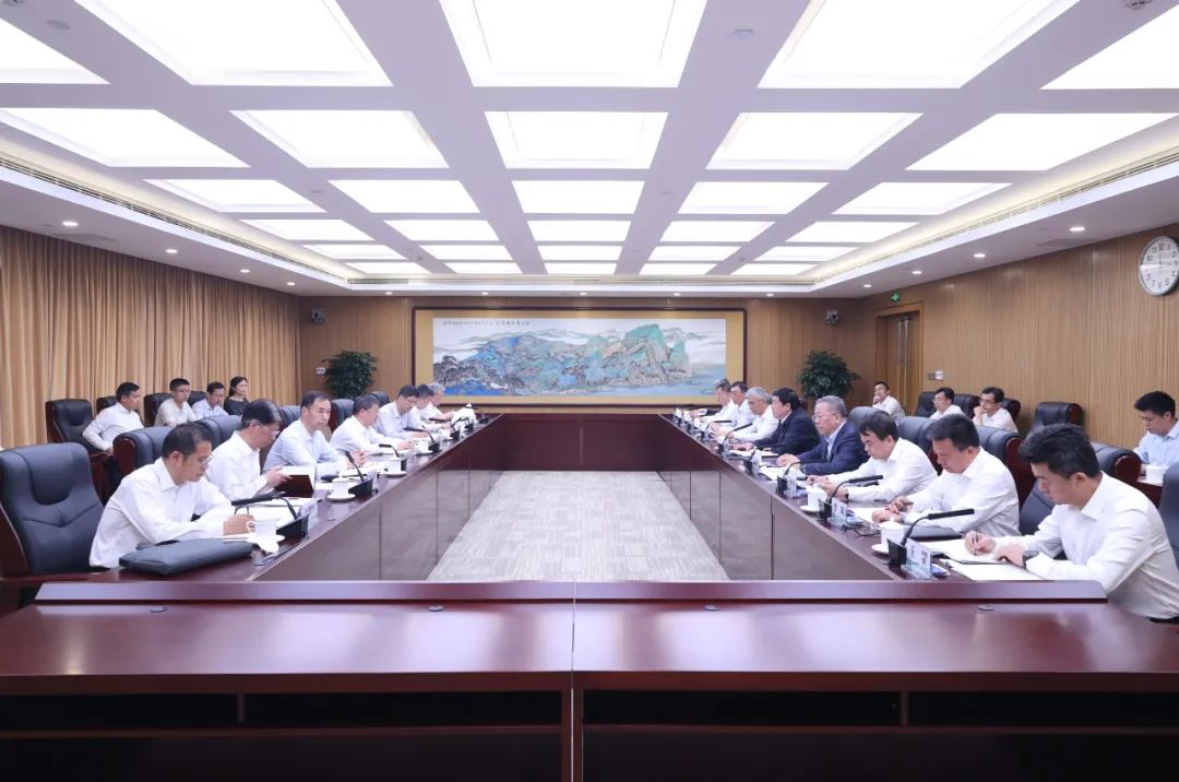 國家能源局黨組書記、局長章建華赴國家電網(wǎng)公司調(diào)研迎峰度夏電力保供工作