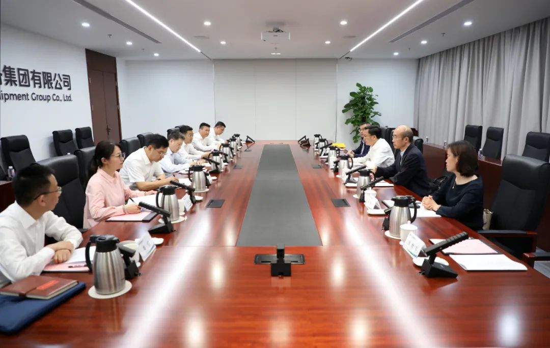 中國電氣裝備黨委副書記、總經理周群會見上海市經信委副主任湯文侃