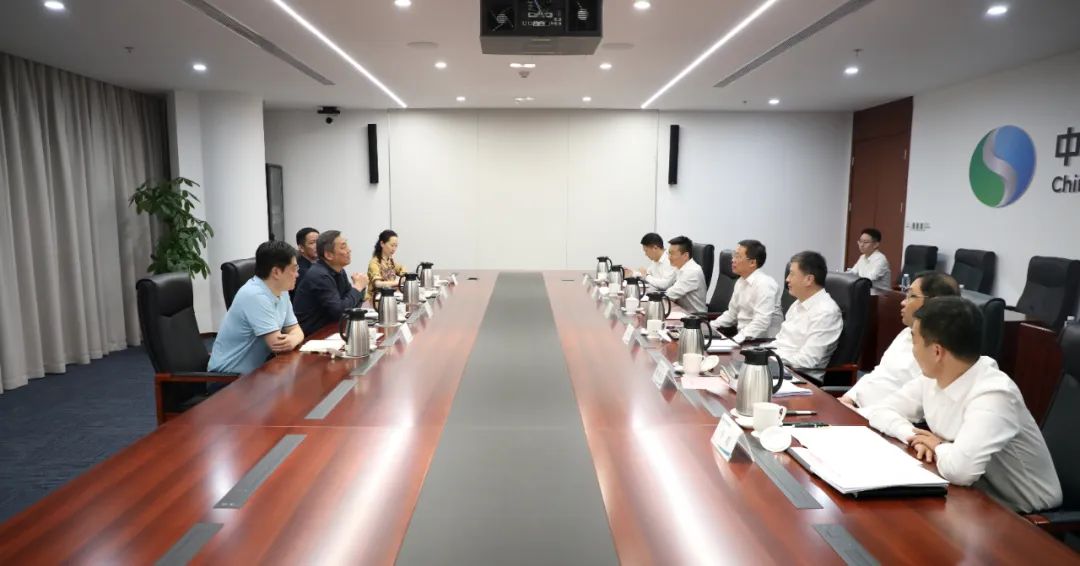 中國電氣裝備李洪鳳董事長、周群總經(jīng)理會見上海市經(jīng)信委副主任戎之勤