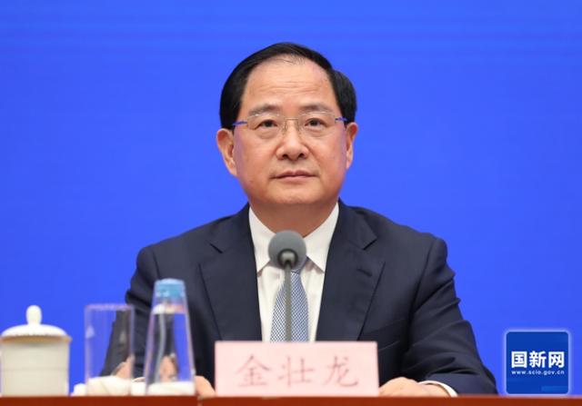 工信部部長(zhǎng)金壯龍：圍繞六大方向，超前布局未來(lái)產(chǎn)業(yè)