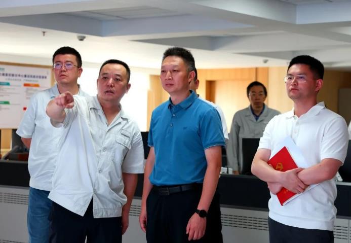 崇州市委副書記、市長(zhǎng)饒程赴國(guó)網(wǎng)崇州供電公司調(diào)研高溫電力保供工作