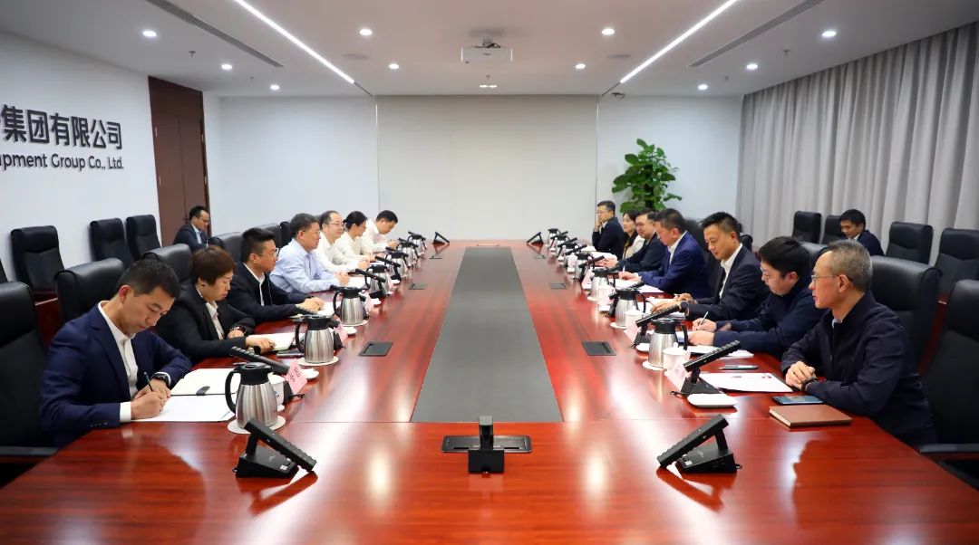 中國電氣裝備黨委書記、董事長李洪鳳會見上海市國資委黨委書記、主任賀青