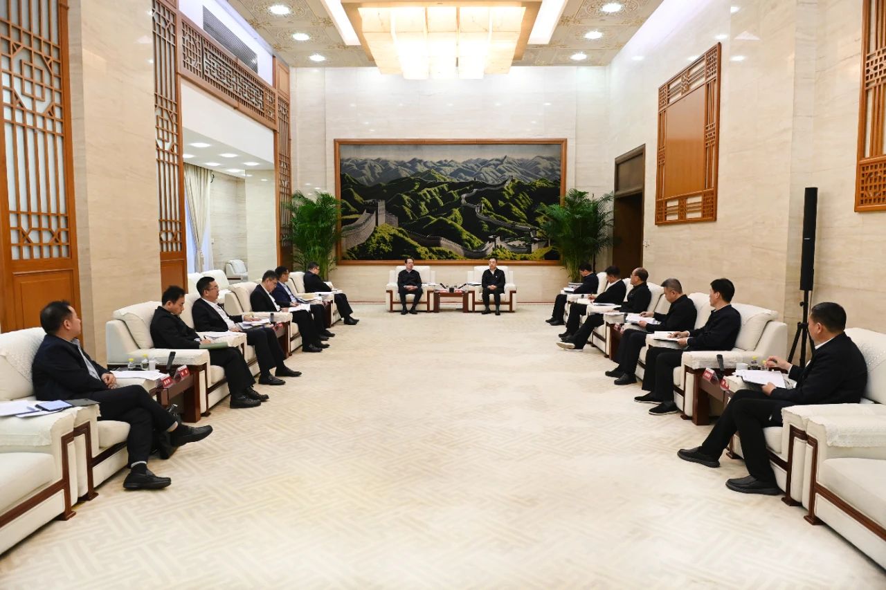 大唐集團黨組書記、董事長鄒磊與中國電建黨委書記、董事長丁焰章會談