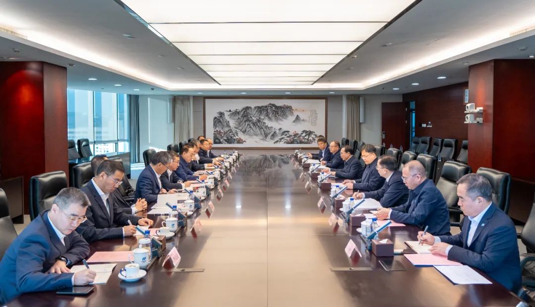 華電集團(tuán)黨組書記、董事長江毅會(huì)見中國中車黨委書記、董事長孫永才