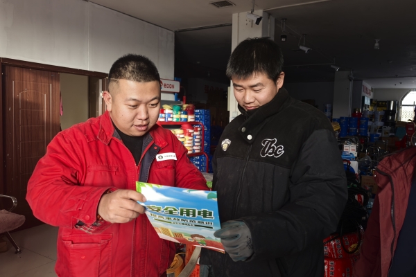 內蒙古電力集團烏海千里山供電公司蒙電愛心光明行，用電無憂進社區(qū)