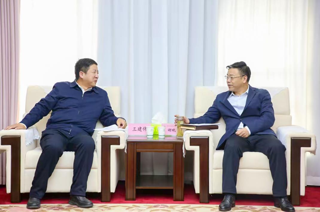 大唐甘肅公司黨委書記、董事長王建偉與甘肅能化集團(tuán)黨委書記、董事長謝曉鋒會(huì)談