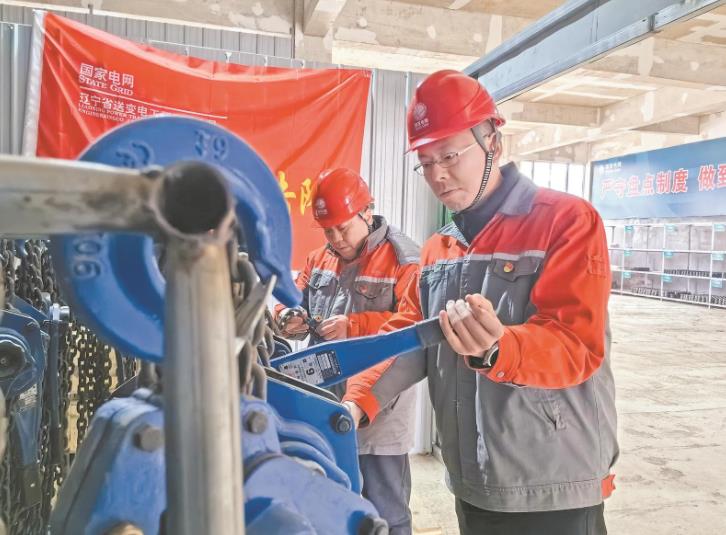 李俊鵬：走南闖北建電網(wǎng)，施工細(xì)節(jié)見真章