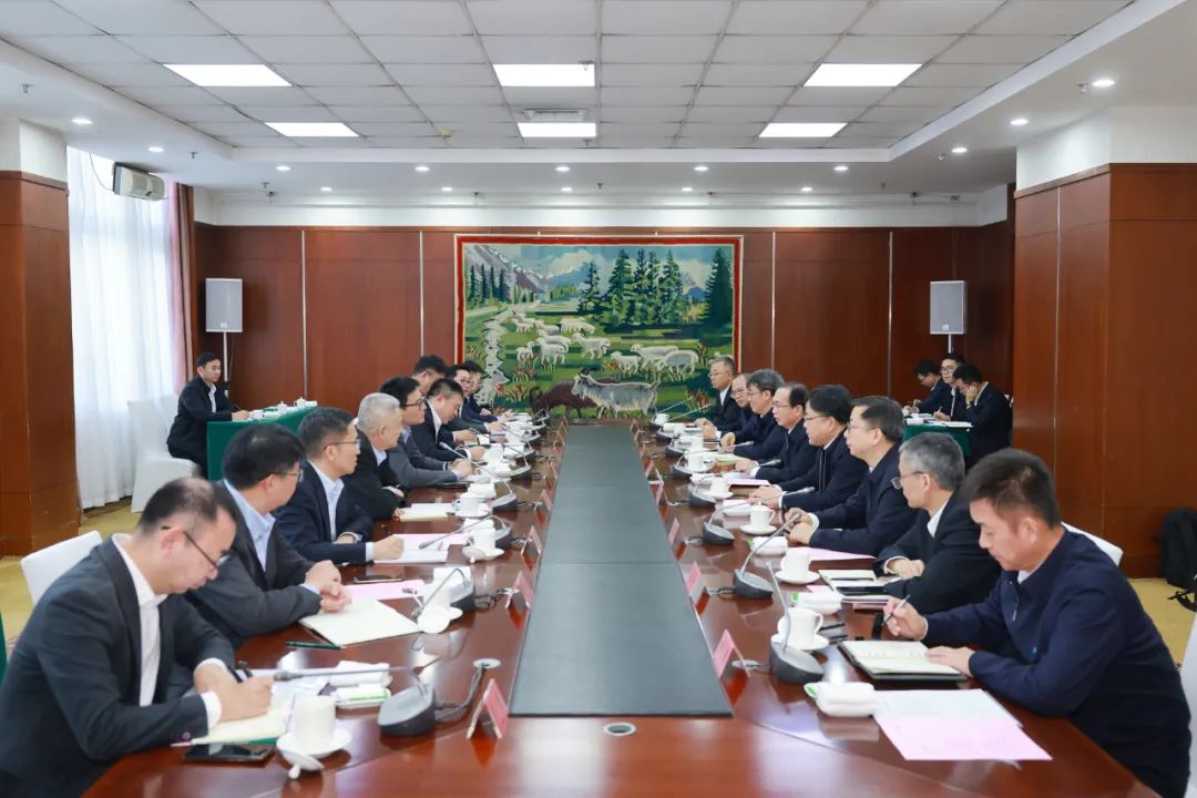 華電集團(tuán)黨組書記、董事長(zhǎng)江毅與上海電氣黨委書記、董事長(zhǎng)吳磊舉行會(huì)談