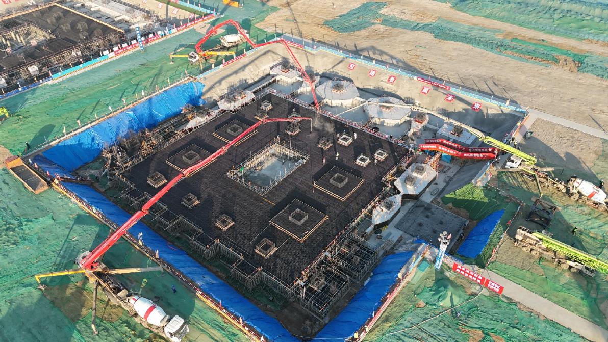 中能建建筑集團(tuán)洛河百萬(wàn)項(xiàng)目7號(hào)鍋爐、煙囪基礎(chǔ)混凝土澆筑完成