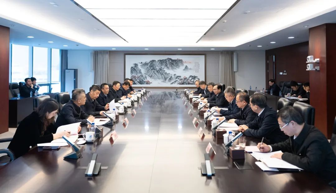 華電集團董事長江毅、總經(jīng)理葉向東與哈電集團董事長曹志安、總經(jīng)理黃偉舉行會談