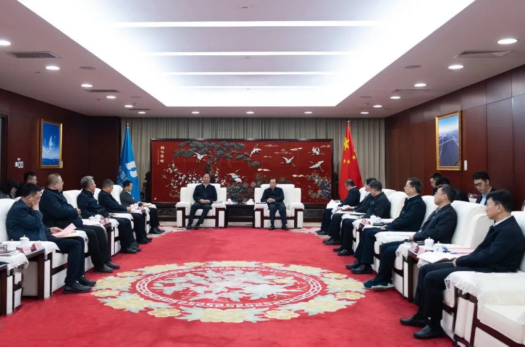 江毅與山西省委常委、常務(wù)副省長(zhǎng)盧東亮舉行會(huì)談
