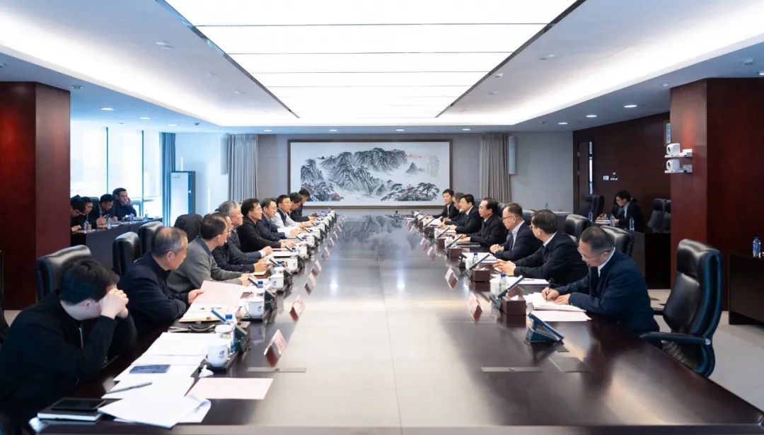 華電集團(tuán)董事長(zhǎng)、黨組書記江毅與北京市政府黨組成員、副市長(zhǎng)文獻(xiàn)舉行會(huì)談