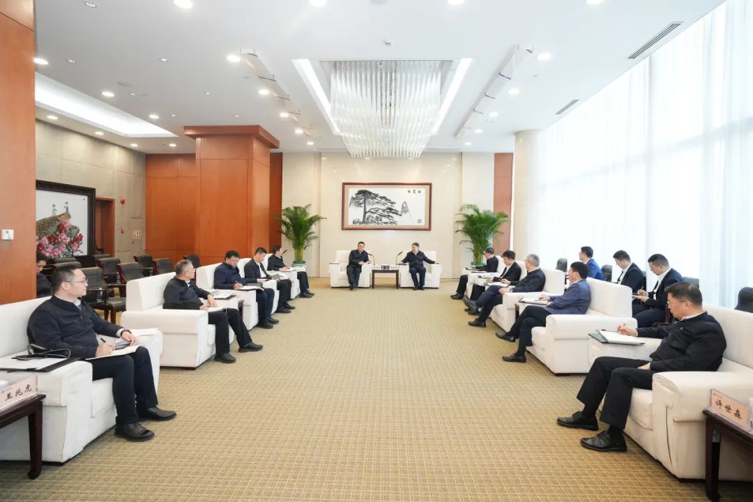 華能集團董事長溫樞剛、總經(jīng)理張文峰會見哈電集團董事長曹志安、總經(jīng)理黃偉