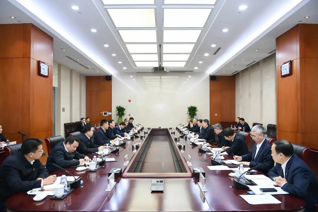 華能集團董事長、黨組書記溫樞剛會見中國安能董事長陳奕輝、總經(jīng)理周慶豐