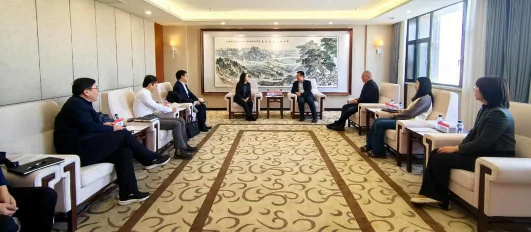 中國(guó)農(nóng)業(yè)銀行吉林省分行黨委委員、副行長(zhǎng)兼長(zhǎng)春分行黨委書(shū)記、行長(zhǎng)曹紅一行拜訪(fǎng)華電吉林公司